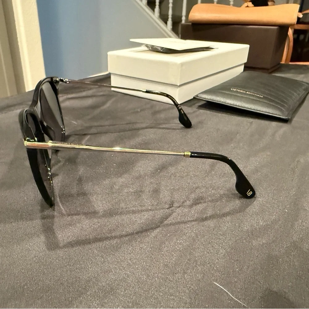 Victoria Beckham VB636S Sunglasses Black with Silver Hardware FULL INCLUSION